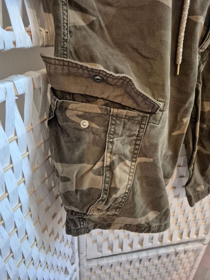 💕Short / Bermuda Cargo Camouflage Celio - Taille 44 (L) - homme Très bon état💕 - photo numéro 10