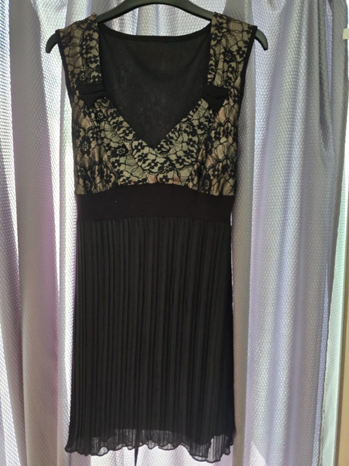Robe noir avec dentelles