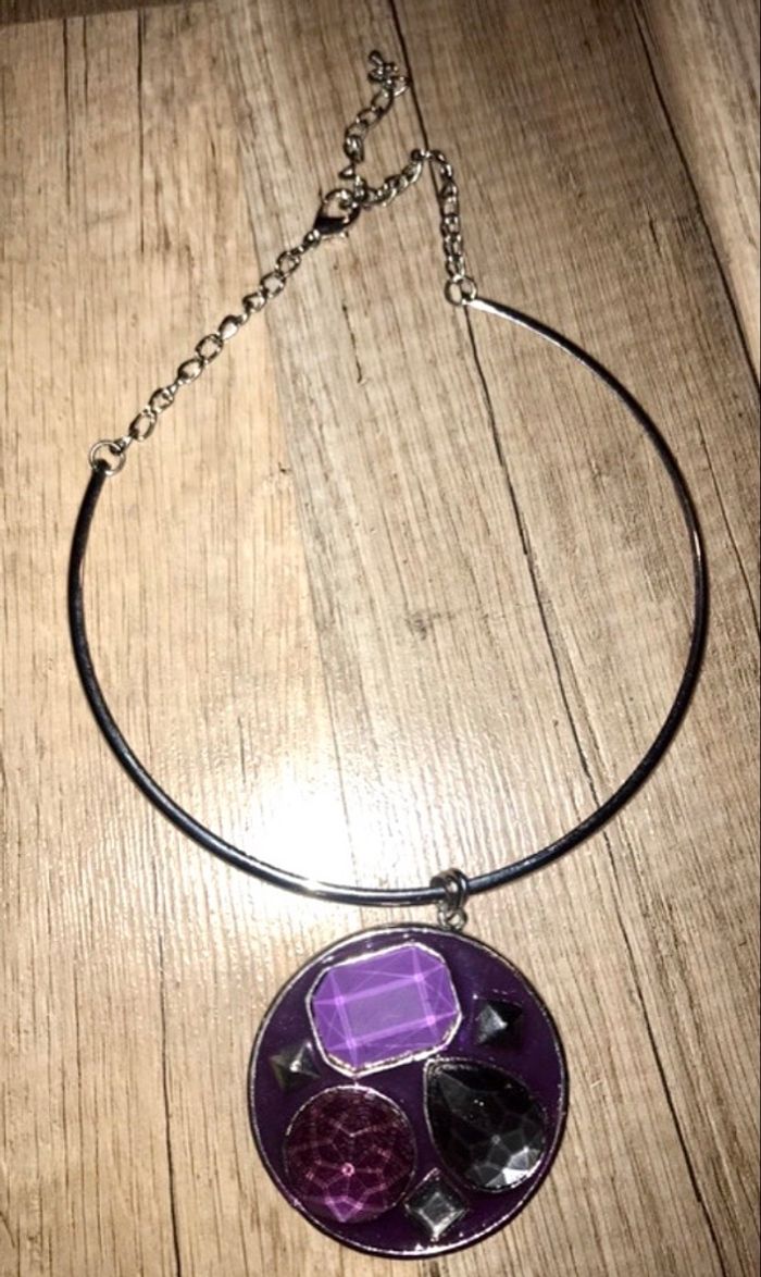 Beau collier ras de cou ton violet - photo numéro 2