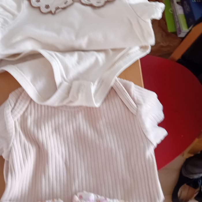 Lot vêtements fille 12 mois - photo numéro 3