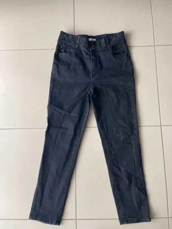 Jean cache cache