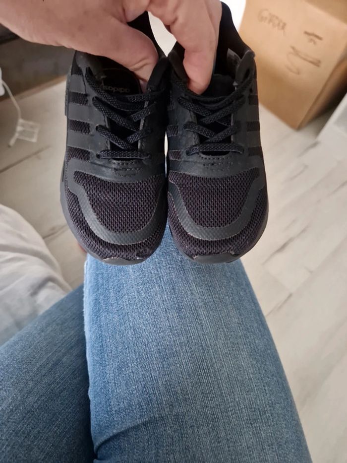 Basket Adidas taille 21 - photo numéro 5