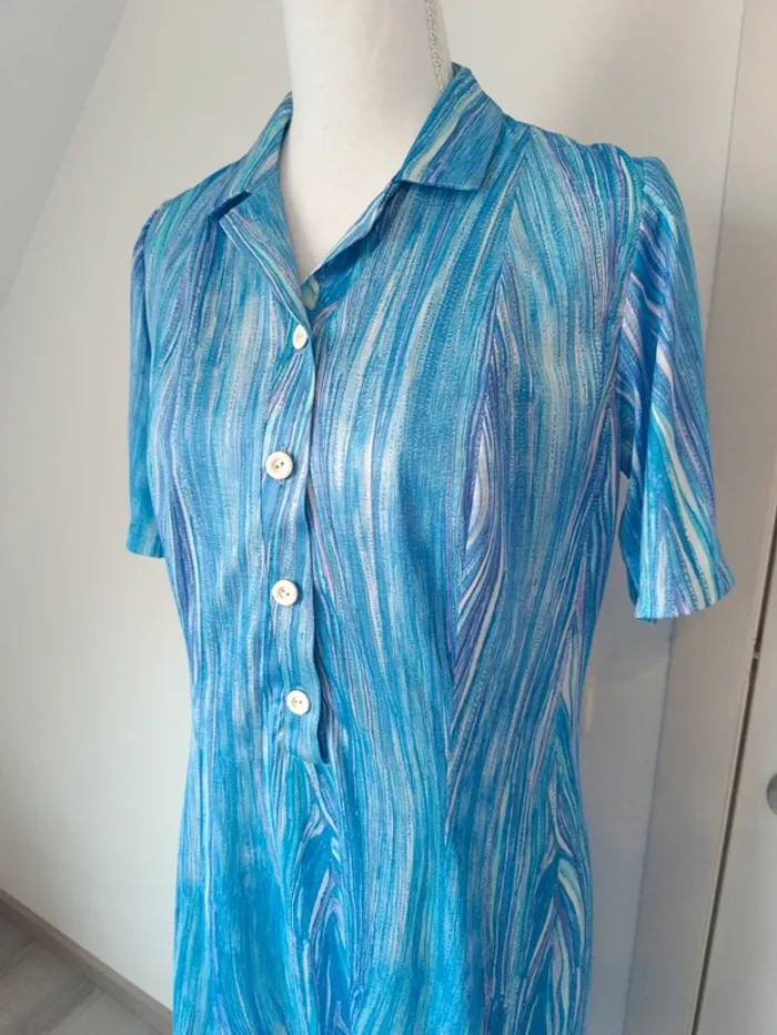 đ Robe vintage bleue Ă motifs ondulĂ©s â Taille 42 - photo numĂ©ro 2
