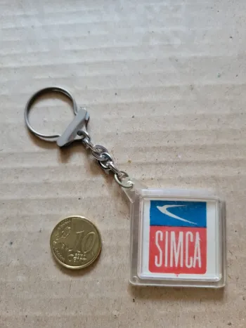Simca automobile porte clef vintage