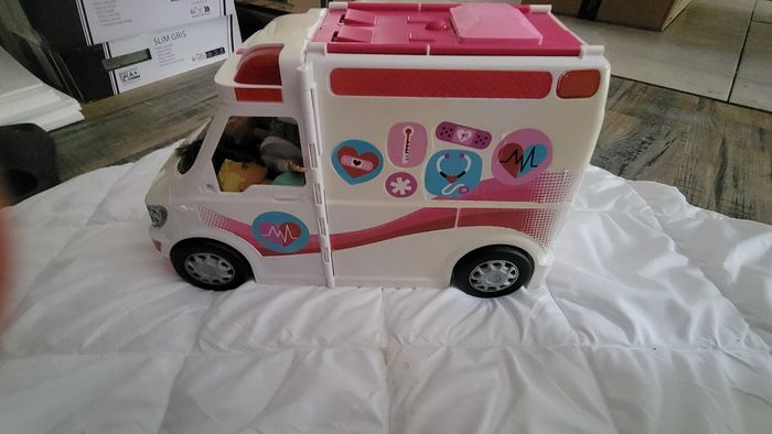 Ambulance barbie - photo numéro 3