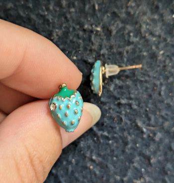 Puces d'oreilles fraises