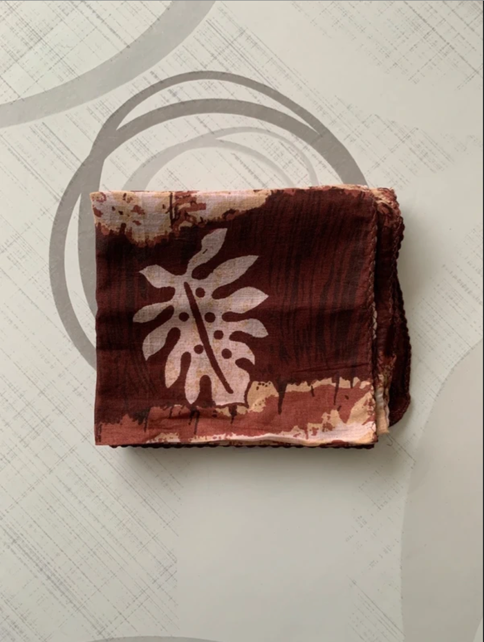 Foulard marron imprimé - 51cm x 47 cm - photo numéro 1