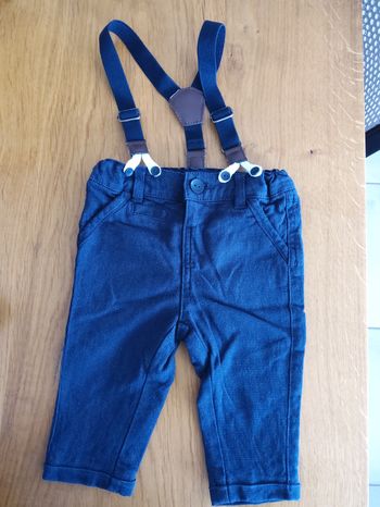 Pantalon à bretelles