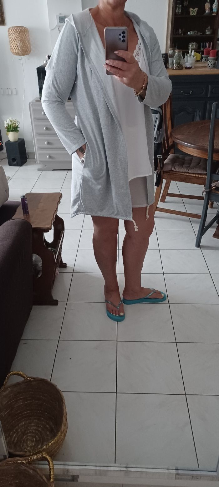 Très jolie veste à capuche femme T U - photo numéro 2
