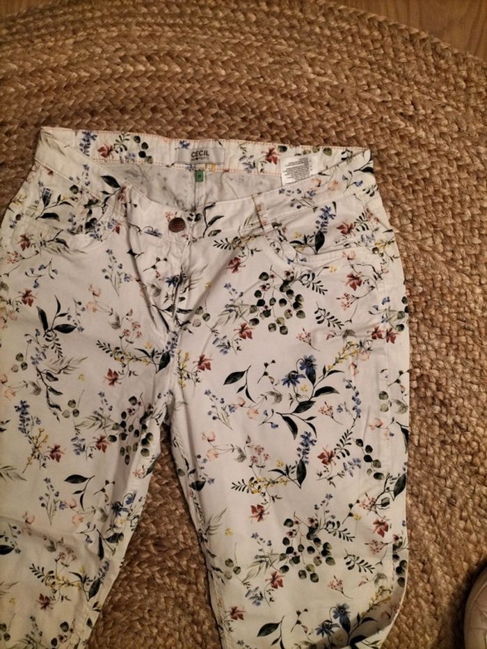 Pantalon fleuri - photo numéro 2
