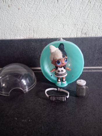 Poupée lol surprise