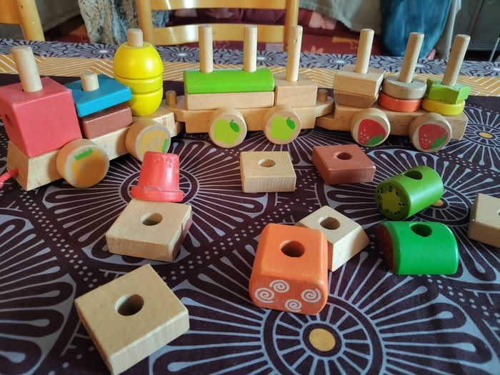 Petit train en bois - photo numéro 3