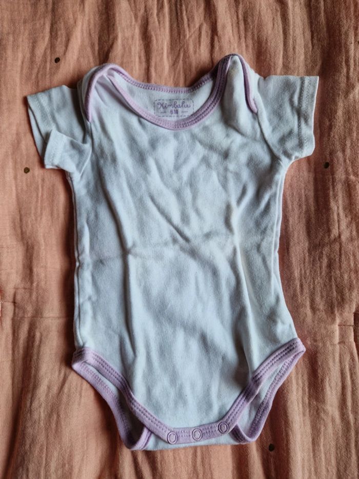 Lot bodys et pyjamas 6 mois - photo numéro 4