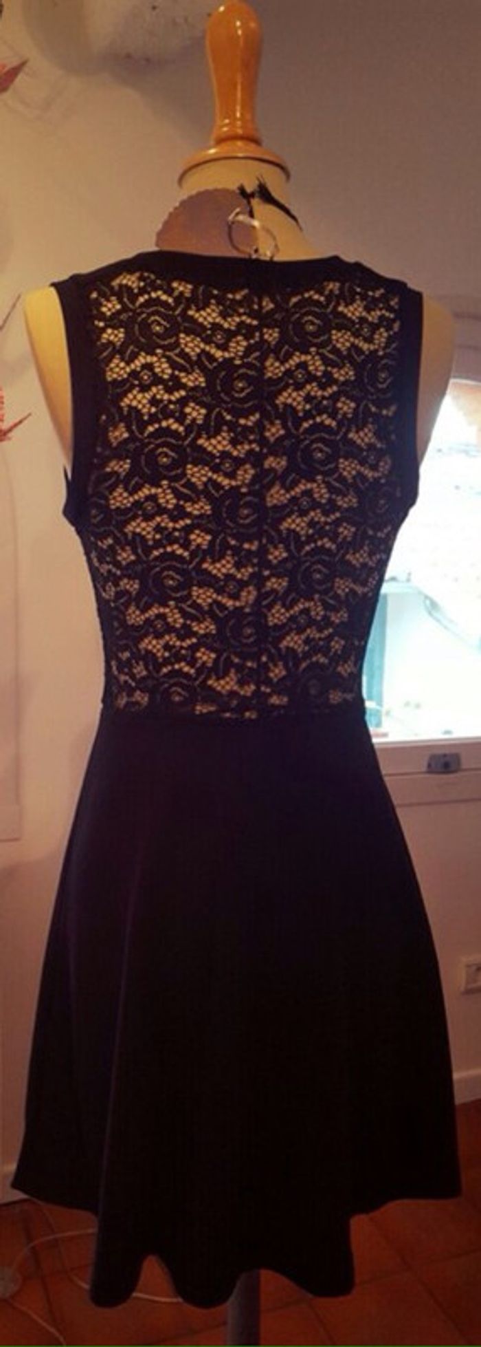 Robe patineuse noire dentelle T38 - photo numéro 2