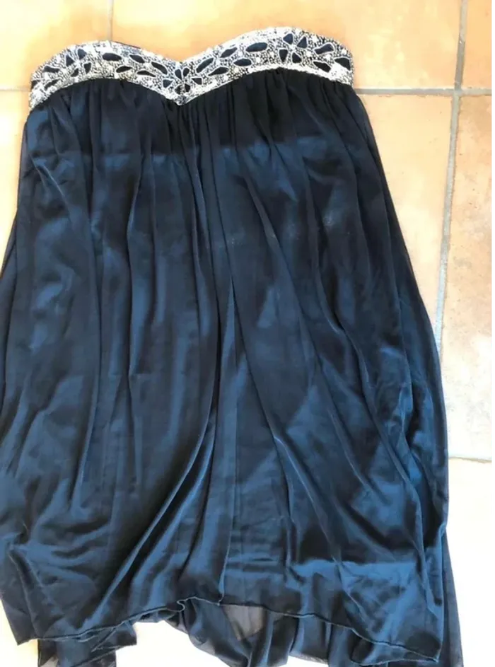 Superbe robe Asos de soirée ou cérémonie (40) état neuf