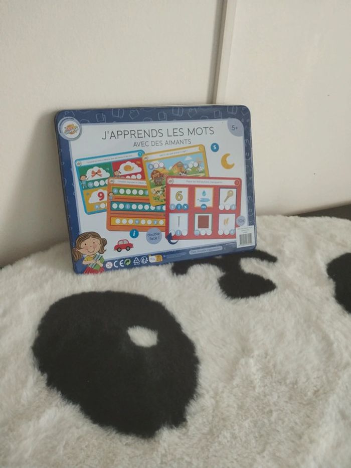 Jeux d'apprendre les mots avec des aimants boîte en métal neuf jamais utilisés