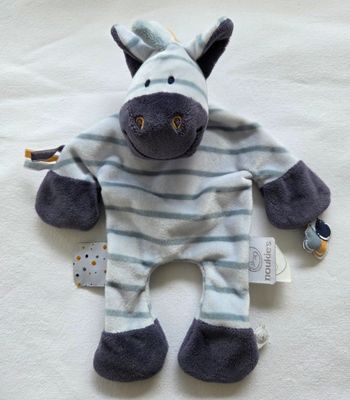 Doudou plat zèbre zebrito bleu et rayé- Noukies