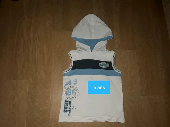 🔵 Débardeur à capuche en 5 ans 🔵