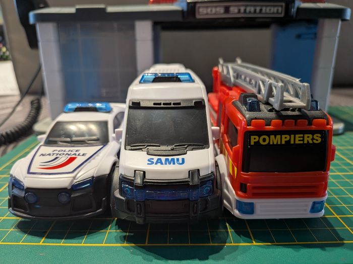 Centre de secours : pompiers police ambulance - photo numéro 9