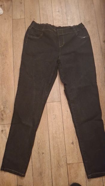 Jean  élastique taille C&A jamais porté T.48
