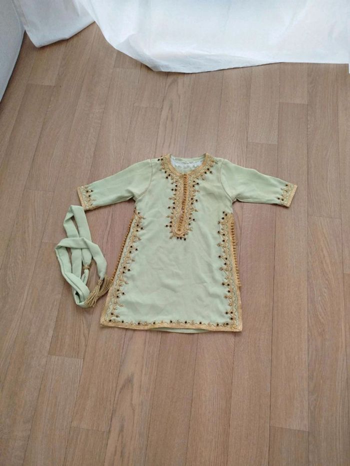 Caftan 9 mois vert très bonne etat - photo numéro 1