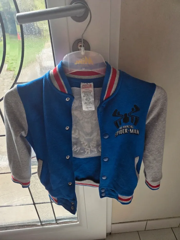 Veste spiderman 5.6ans - photo numéro 3