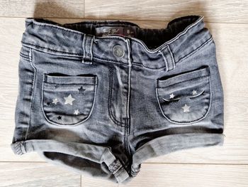 Short jean noir délavé  orchestra 6 ans en très bon état