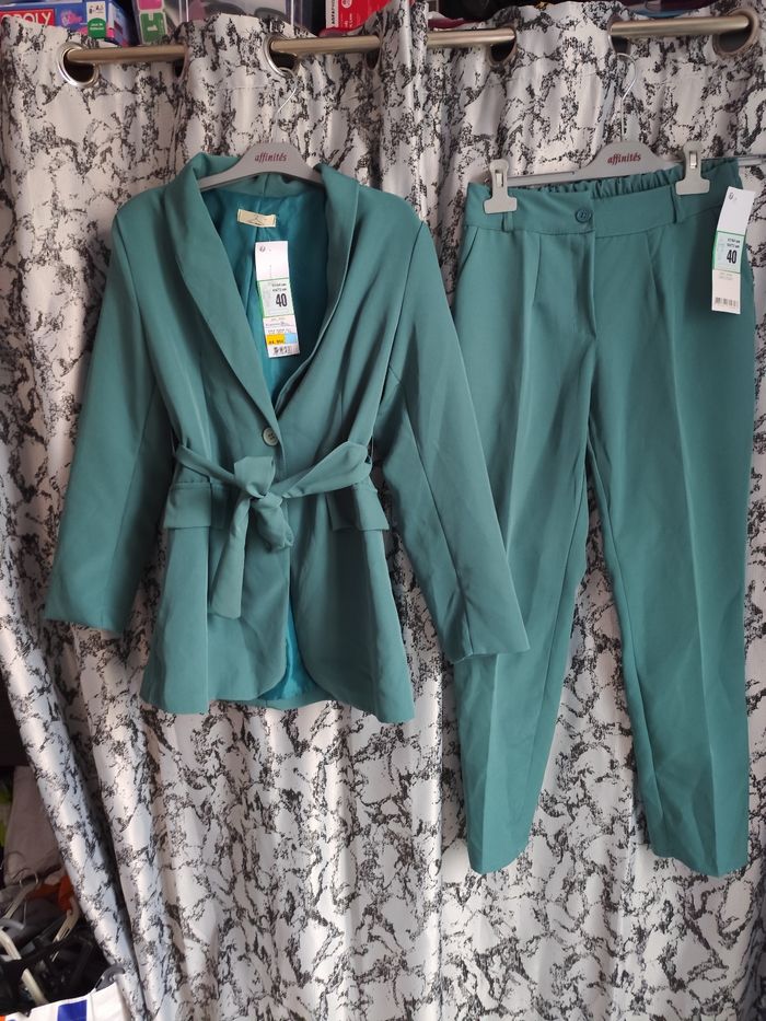 Ensemble veste et pantalon vert d'eau taille 40 neuf