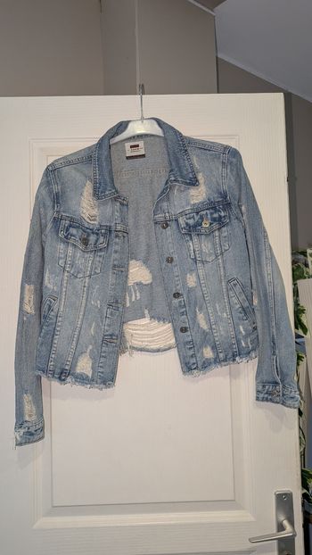 Veste en jean déchiré taille S