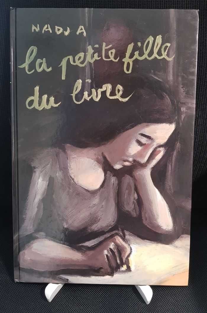Petite Fille du livre (La) - Nadja - École des loisirs