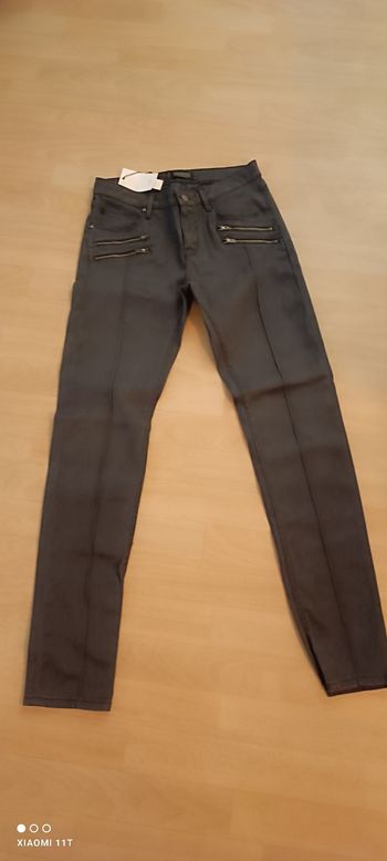 Jean femme taille 40 neuf