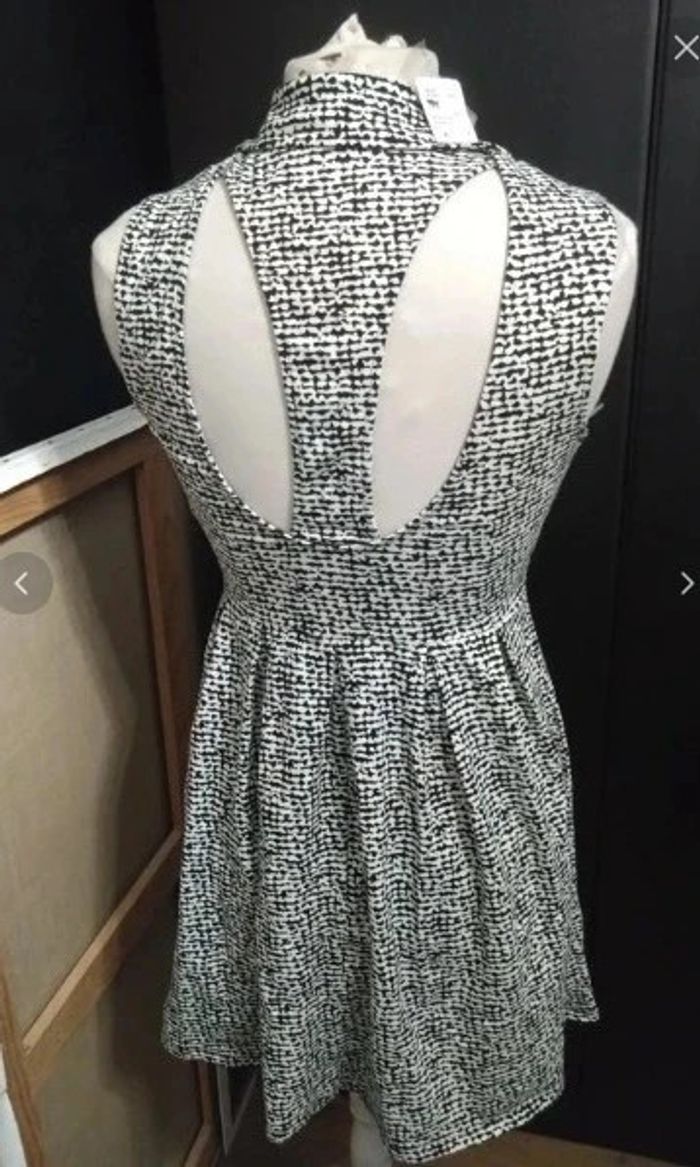 Robe été Neuve forever 21 t 38 - photo numéro 3