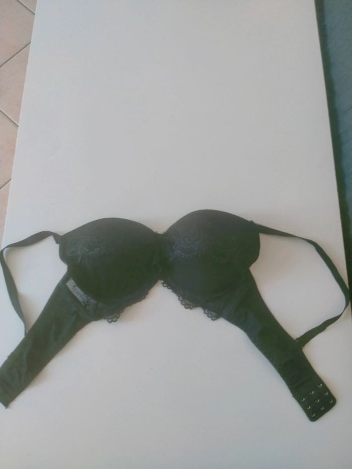 Soutien-gorge noir en dentelle élégant et confortable - photo numéro 3
