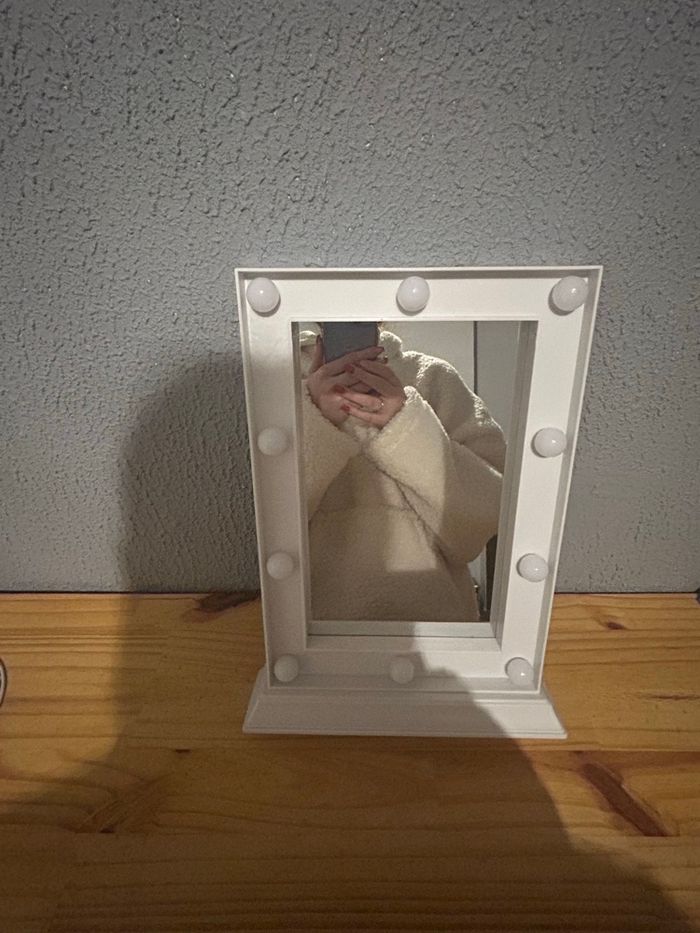 Miroir fonctionne avec des piles🪞 - photo numéro 2