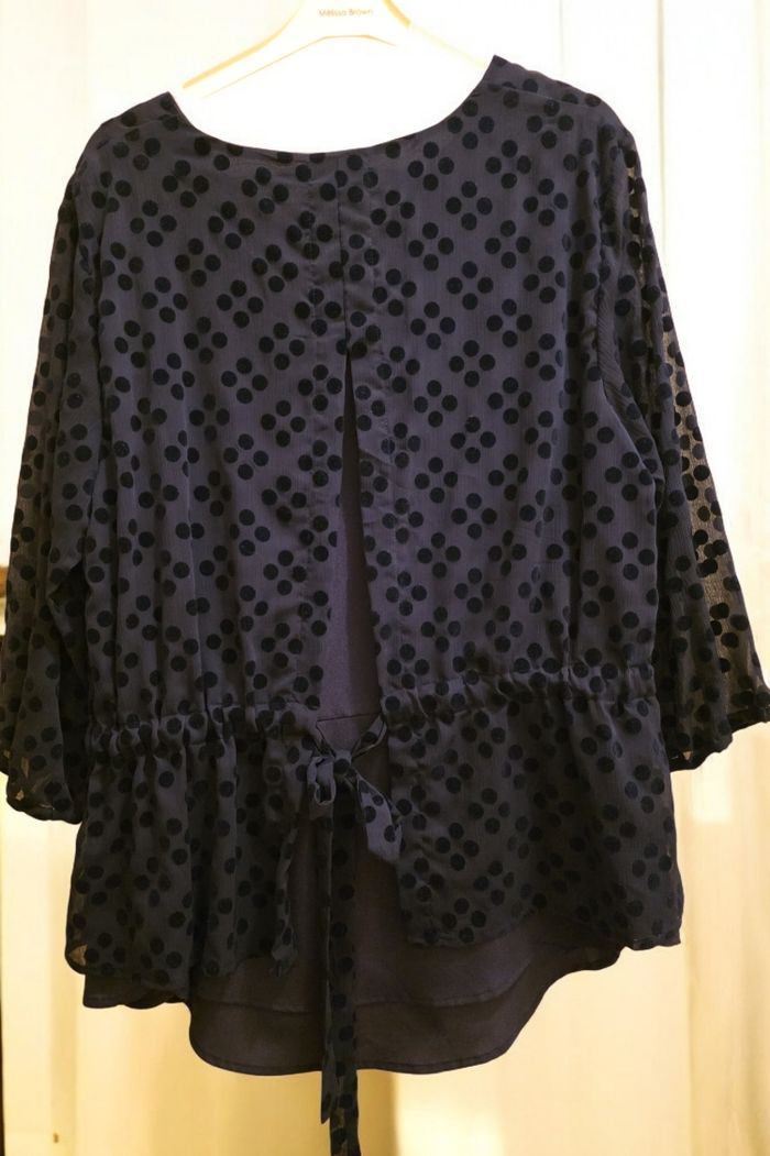 Blouse a pois marine taille 48 neuve - photo numéro 3