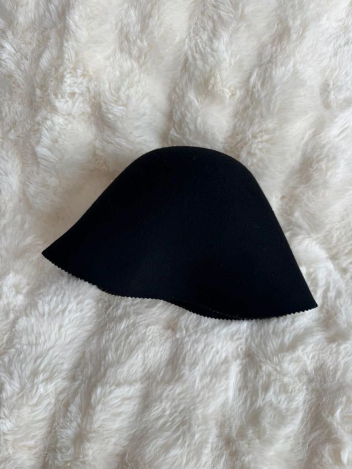 Chapeau noir en laine - photo numéro 5