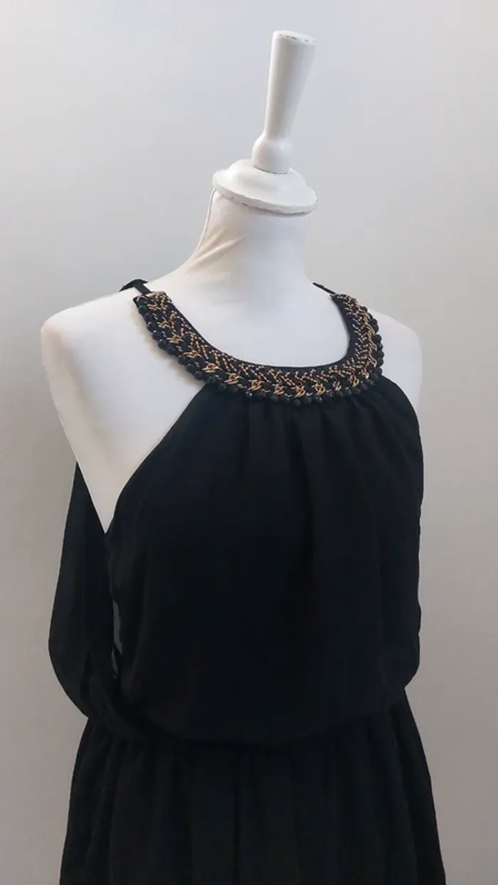 Robe fluide sans manche bijoux ras de cou taille S - photo numéro 2