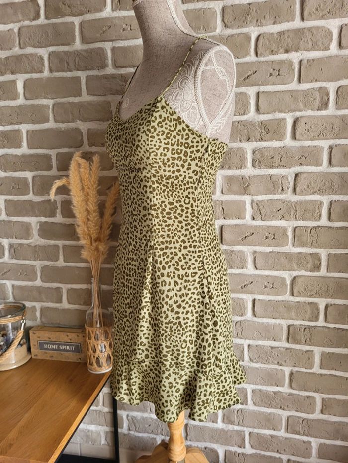 Robe à fines bretelles croisées imprimé léopard vert kaki Zara - Neuve - photo numéro 8