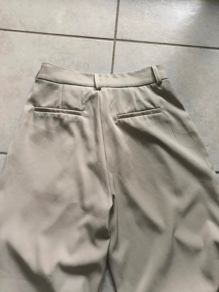 Joli pantalon beige - photo numéro 2