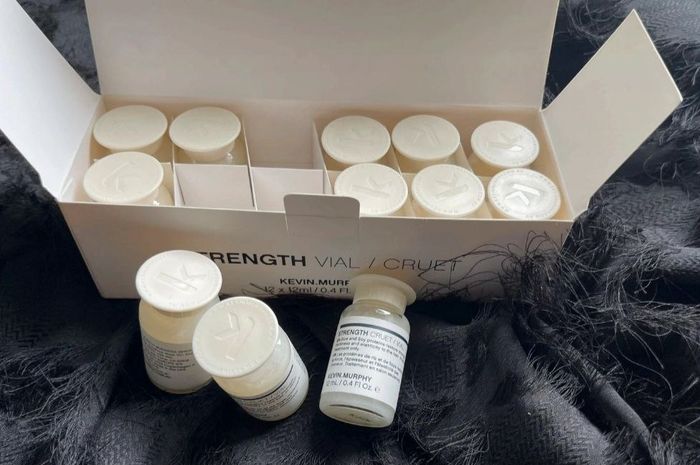 Coffret Kevin Murphy STRENGTH VIAL/CRUET – 12 Fioles – NEUF