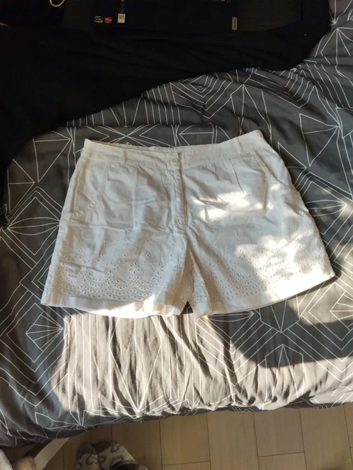 Short blanc