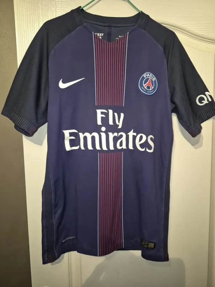 Maillot de foot nike PSG en excellent état vintage