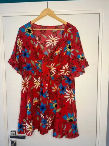 🔹 Robe Rouge à Fleurs – Shein Curve 🔹