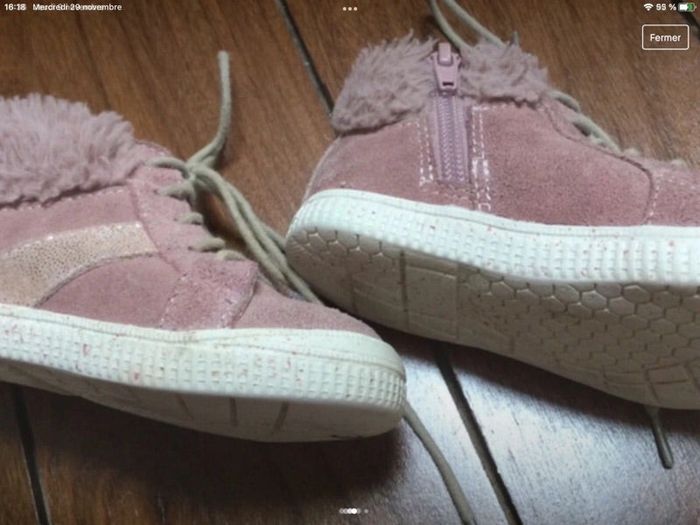 chaussures 22 montantes tbe pat et ripaton très tres bon état