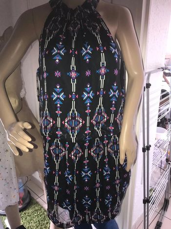 robe morgane taille 42 noir bleu rose