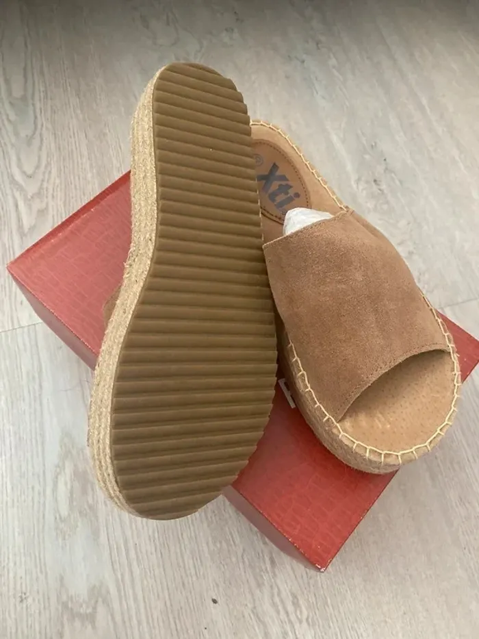 Chaussures sandales espadrilles en cuir pointure 40 XTI Neuves Hauteur talon 4,5 cm - photo numéro 4