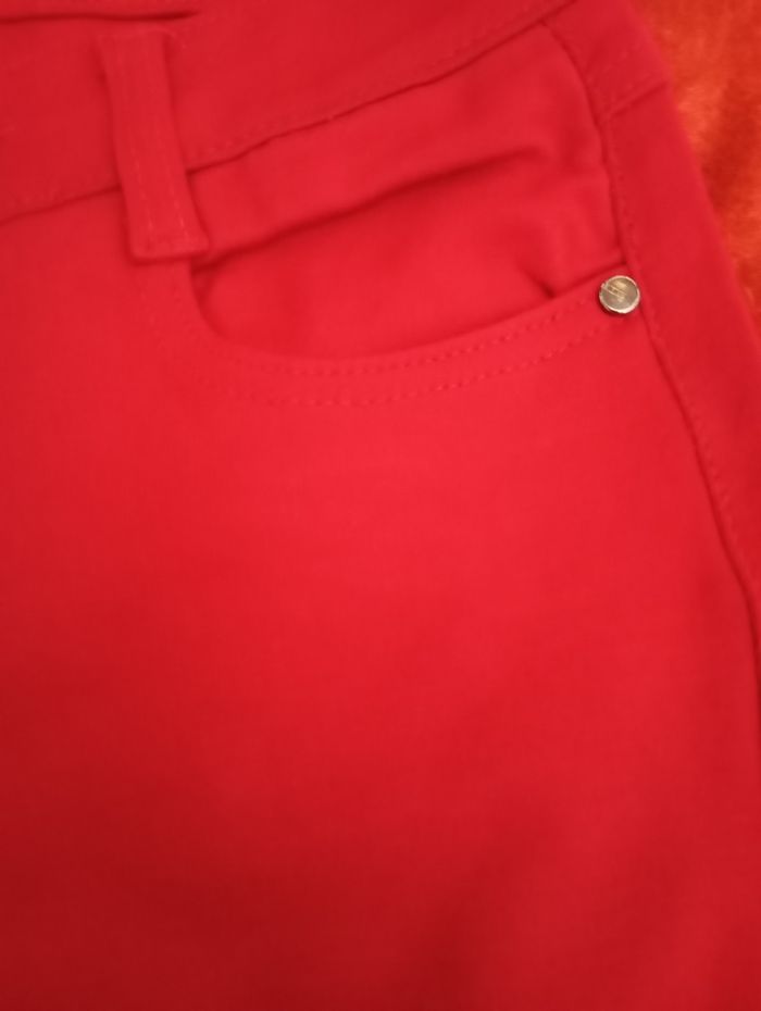 Pantalon rouge - photo numéro 2