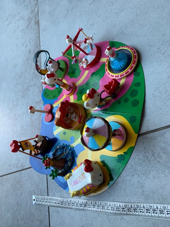 Gros jouet manège hello kitty superbe qualité des detail