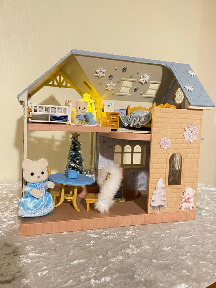 Bluebell cottage maison complète toit bleu Sylvanian ours polaire noël