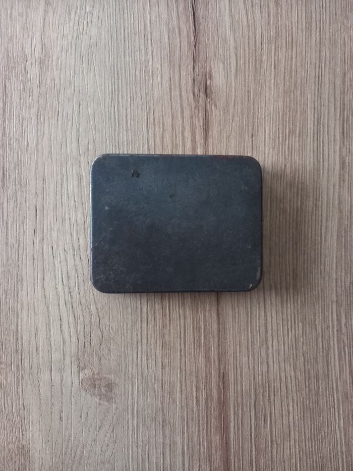 Boite ancienne en métal. - photo numéro 2